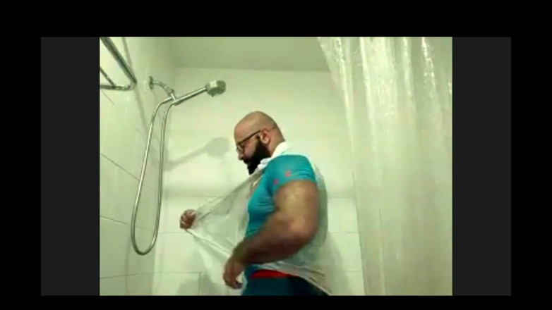 Lobo: Here's a Fun Shower Show