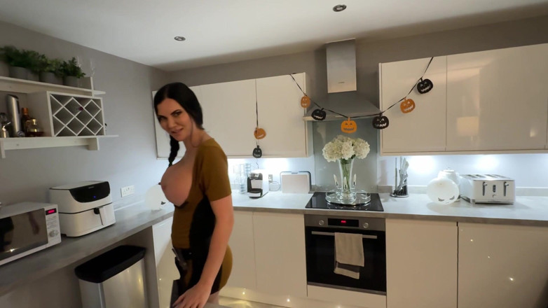 Jasmine Jae: Trick or Treat Halloween Party Fuck