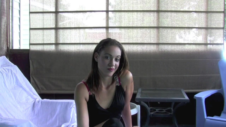 Real Amateur Sluts: Sandy Fox sucks cock during an erotic photo shoot!
