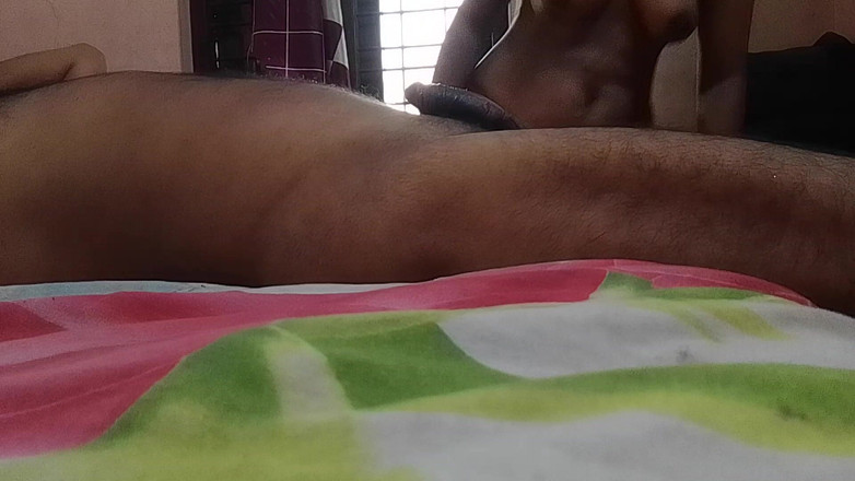 Skydreem1104: Une mallu se fait baiser par son mari assis sur...