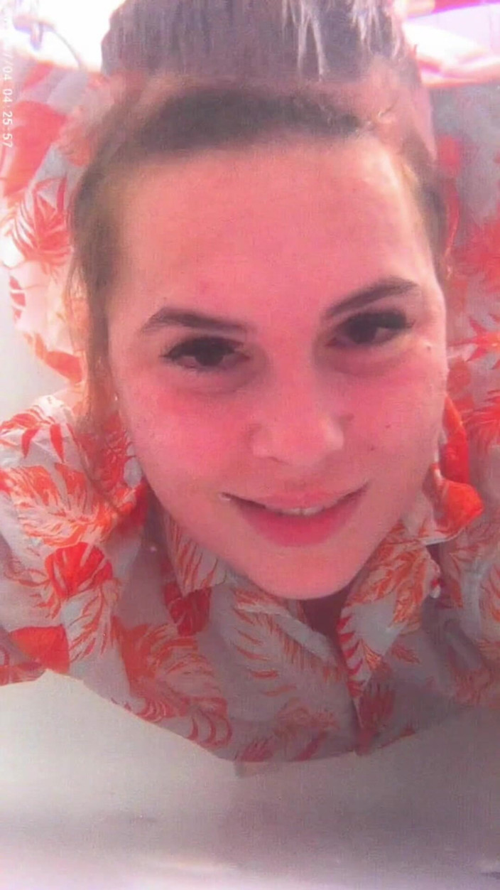 Sexy_Emeli: Breath Holding Underwater in Bathtub and Record with Waterproof Camera