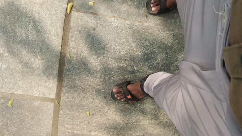 Tamil 10 inches BBC: Tamilteninches, grosse noire sur un bus