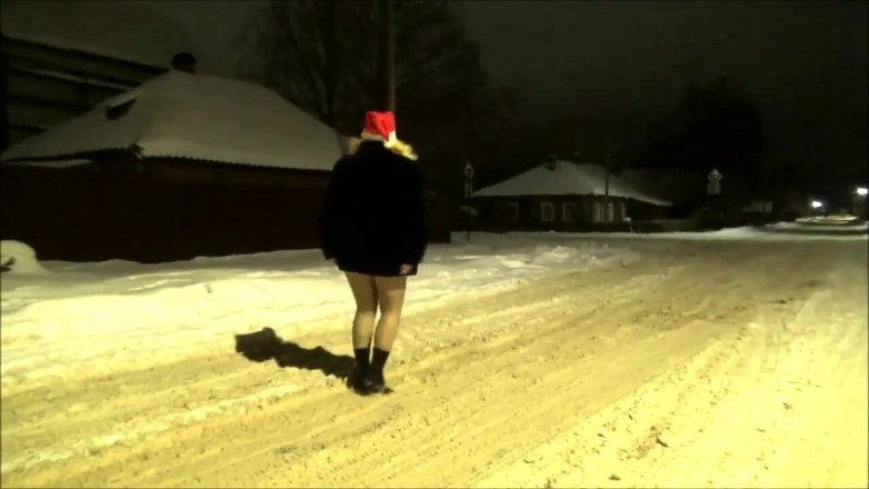 RedRoseRus: Cheeky catwalks new years eve without panties-full video