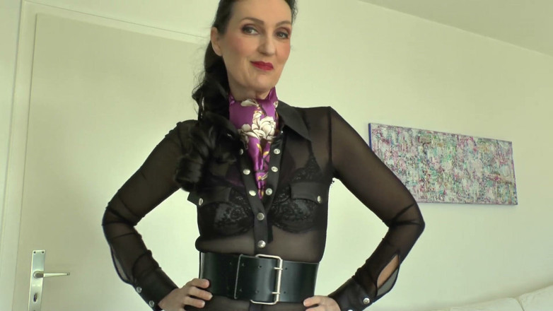 Lady Victoria Valente: Estilizando um lenço de cetim estilo Ascot - parte 1