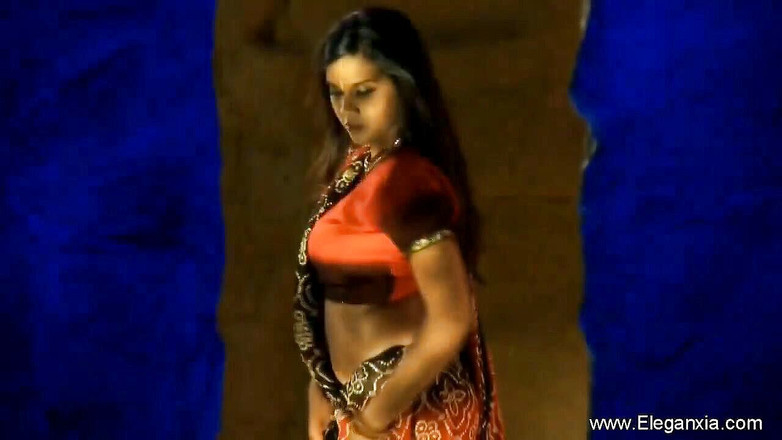 Eleganxia: 性感的印度宝贝正在脱衣