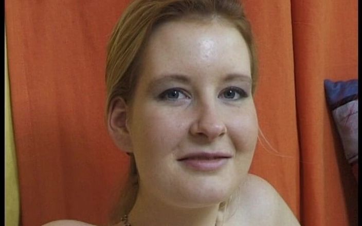 YOUR FIRST PORN: Sandra'nın küçük amcığı