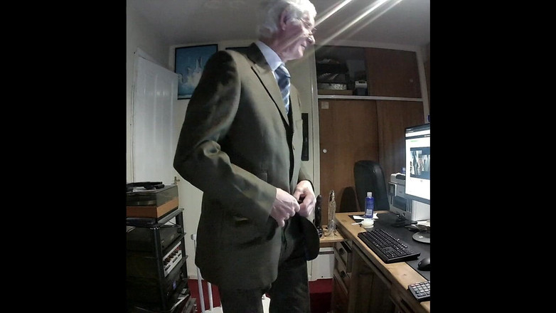 bigears: Slow Strip, chat dan Edging