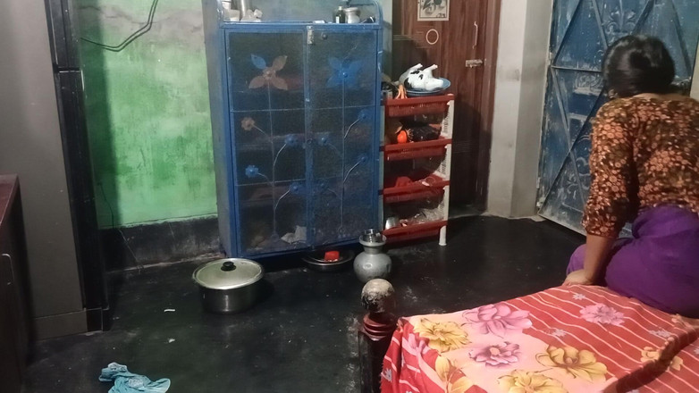 Desimombd: Devor和bhabhi去一个非常老的房子，突然与孟加拉语desimombd发生性关系