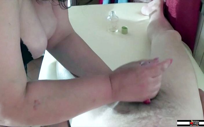 Peccatrici Produzioni: Sensual hand job with cumshot