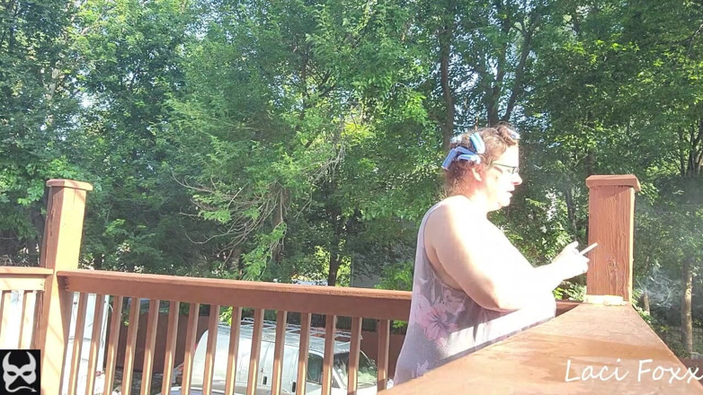 Foxx Denn Studio: Ma's smokin' en curlers