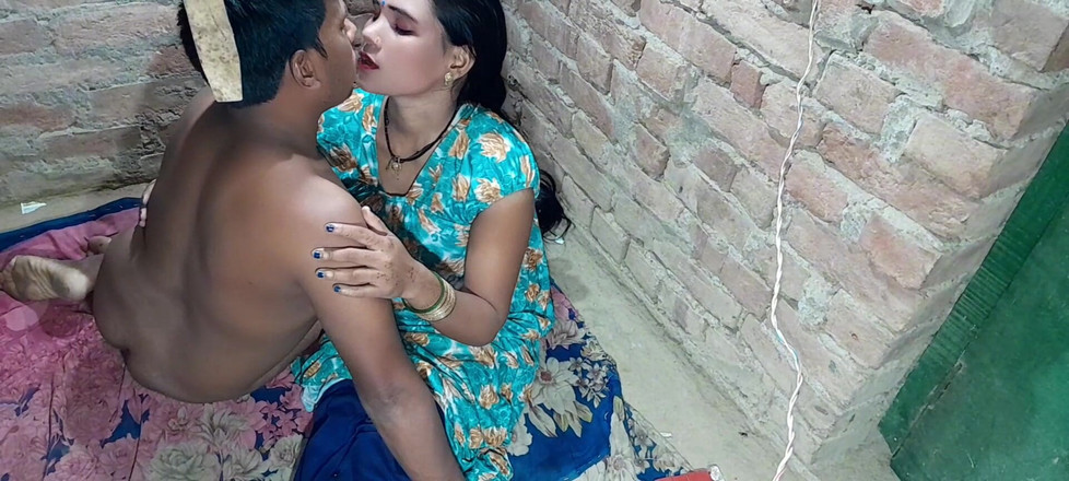 Renudbf: Gorący seks przyrodniej siostry z pocałunkiem warg z językiem hinduskim