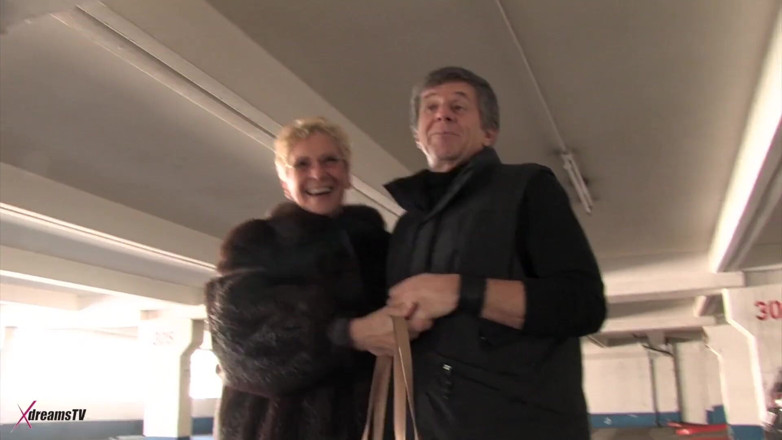 XdreamsTV: Mature woman is horny and want to score a man