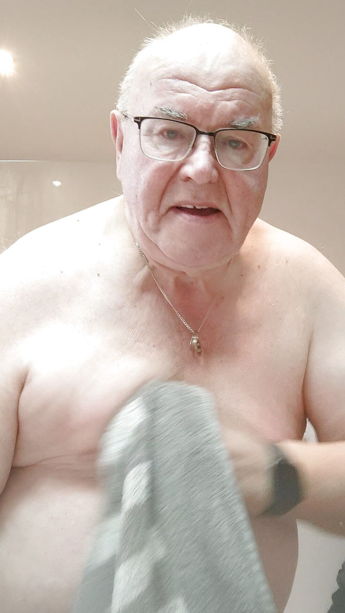 Karlchengeil: Làm khô núm vú thô bạo