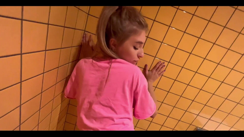 Bunny Rabbits: Seduced a Girl and Fucked Her in a Nightclub Toilet