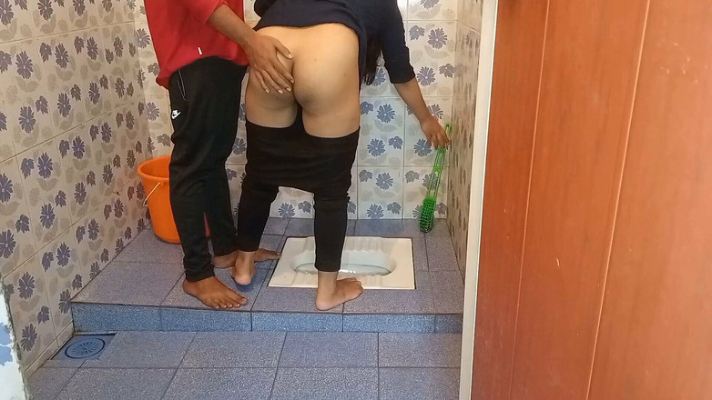 Queenrima: Memegang Adik Ipar Semasa Membersihkan Bilik Air Dan MeninggalkanNya Percuma.