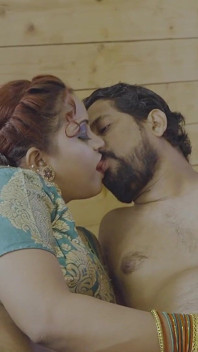 Seksi bir yaşlı üvey erkek kardeşinin karısı deborjisi ile vücuduna masaj yapmak istiyor, sert yenge seks