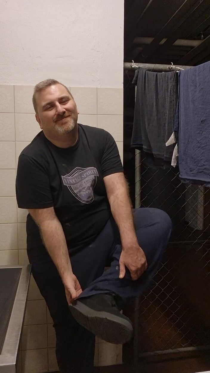 ChubbyDaddyBearLuka: Jalur beruang gemuk dan berbulu di bilik dobi