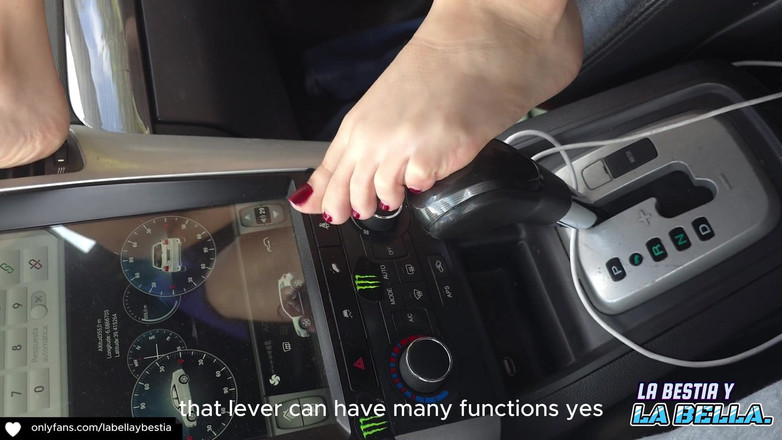 Labestiaylabella: Me follo a mi compañero de trabajo en el auto,...