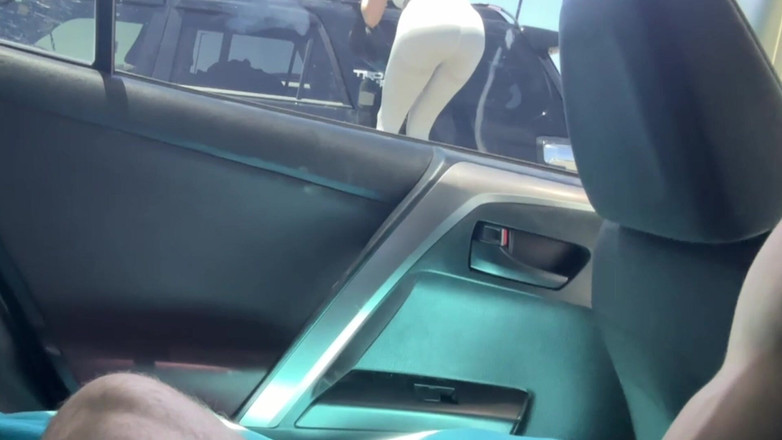 Bigmax8inch: Ukazuji čůráka na obličej na parkovišti po ukazování kouření