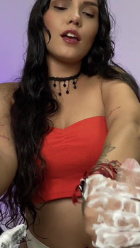 MILF latina bardeia e massageia o pau duro do enteado - Pornô espanhol