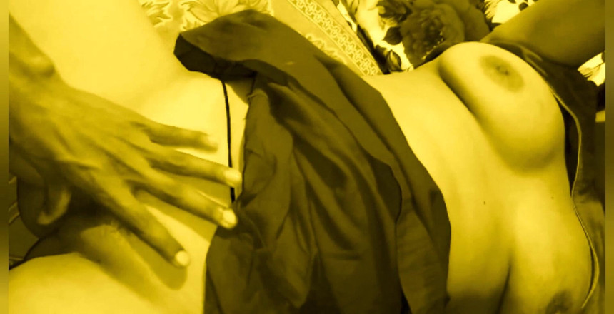 Teensex: Eu vou para o quarto de cama bhabi quando ela...