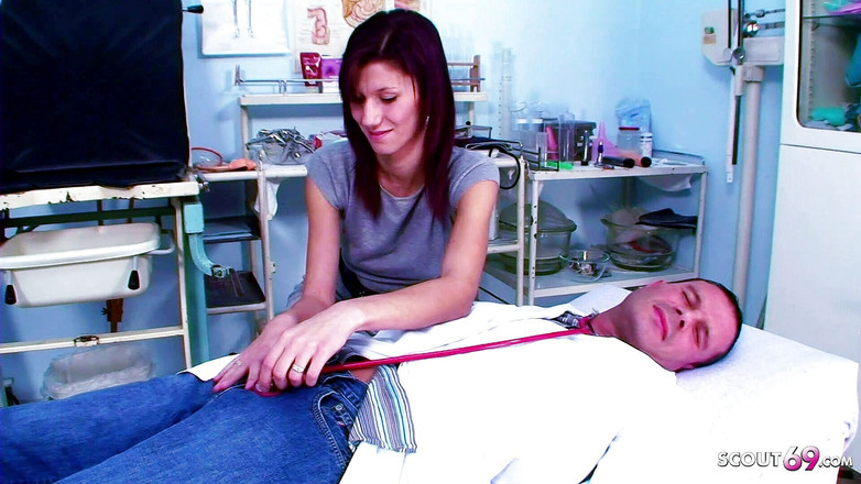 Full porn collection: Quelque chose ne va pas avec M. docteur - la patiente...