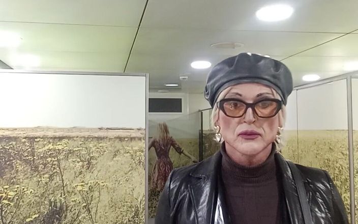 Tatiana Zorrita: Блондинка в шкірі