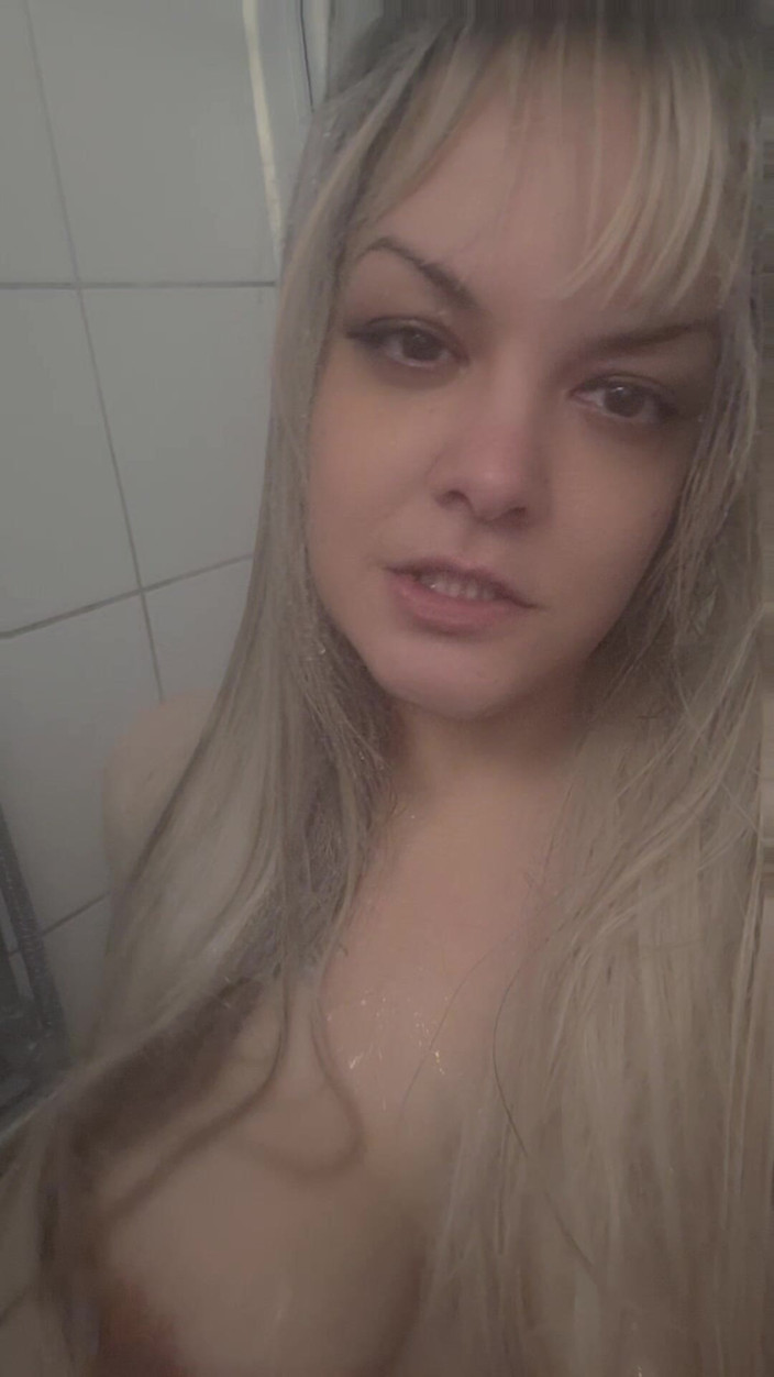 Luxxx Love: Joc cu țâțe la duș