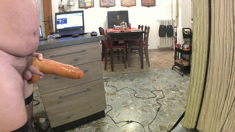 GiantDildoLover: Toute ma soirée de sodomie, avec cinq godes monstrueux géants...