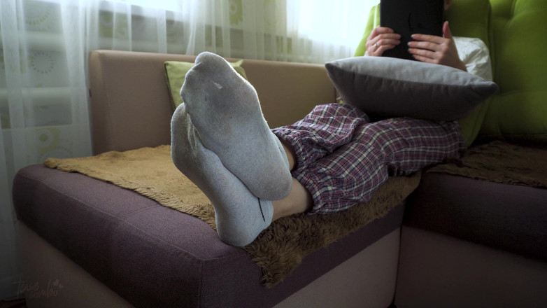 Teasecombo 4K: Người Nhật mặc vớ trắng khoe đôi bàn chân trần của...