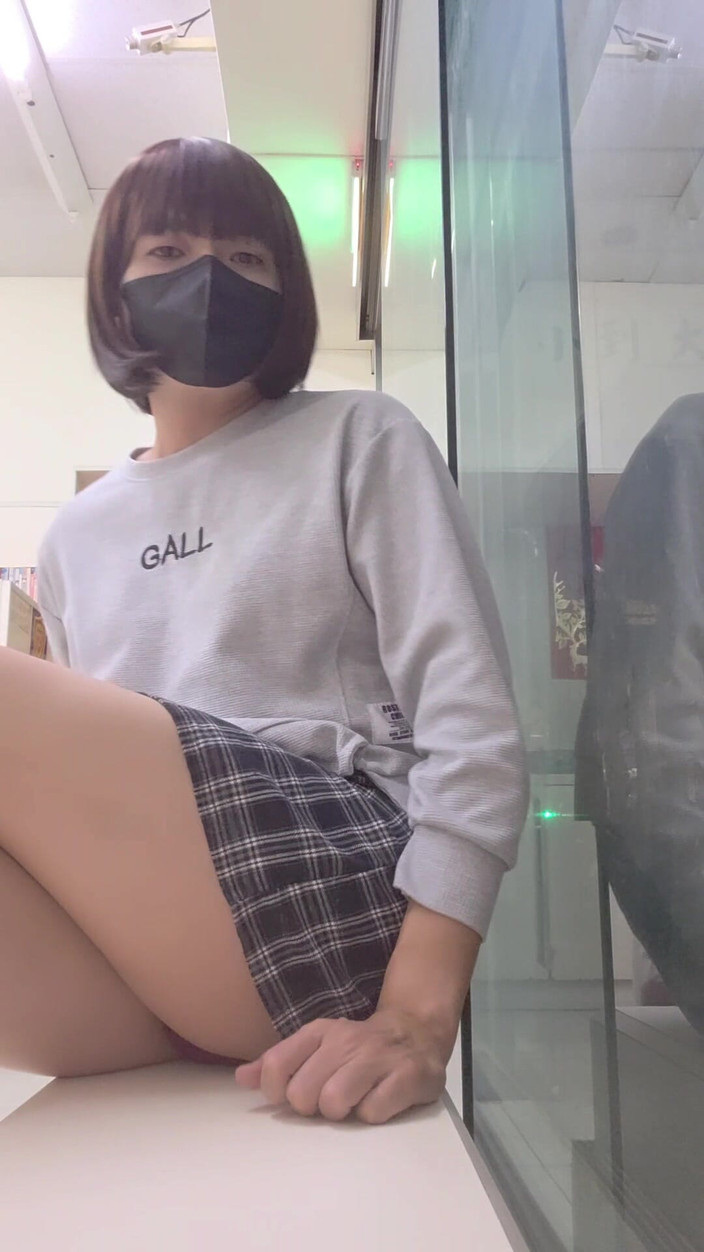 Taiwancdgirl: Czerwone koronkowe majtki