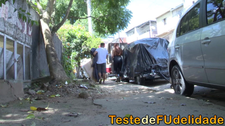Teste de Fudelidade: Married Woman Had Sex with Street Beggar