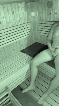 Câmera pega caras na sauna