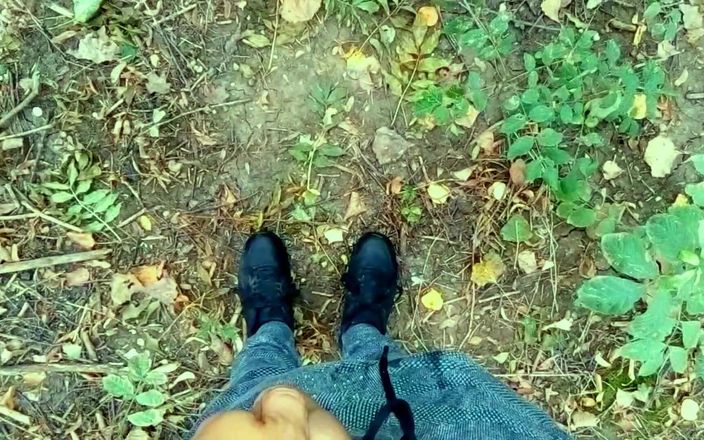 Idmir Sugary: Twink chčije a stříká na jeho špinavé použité tenisky 1
