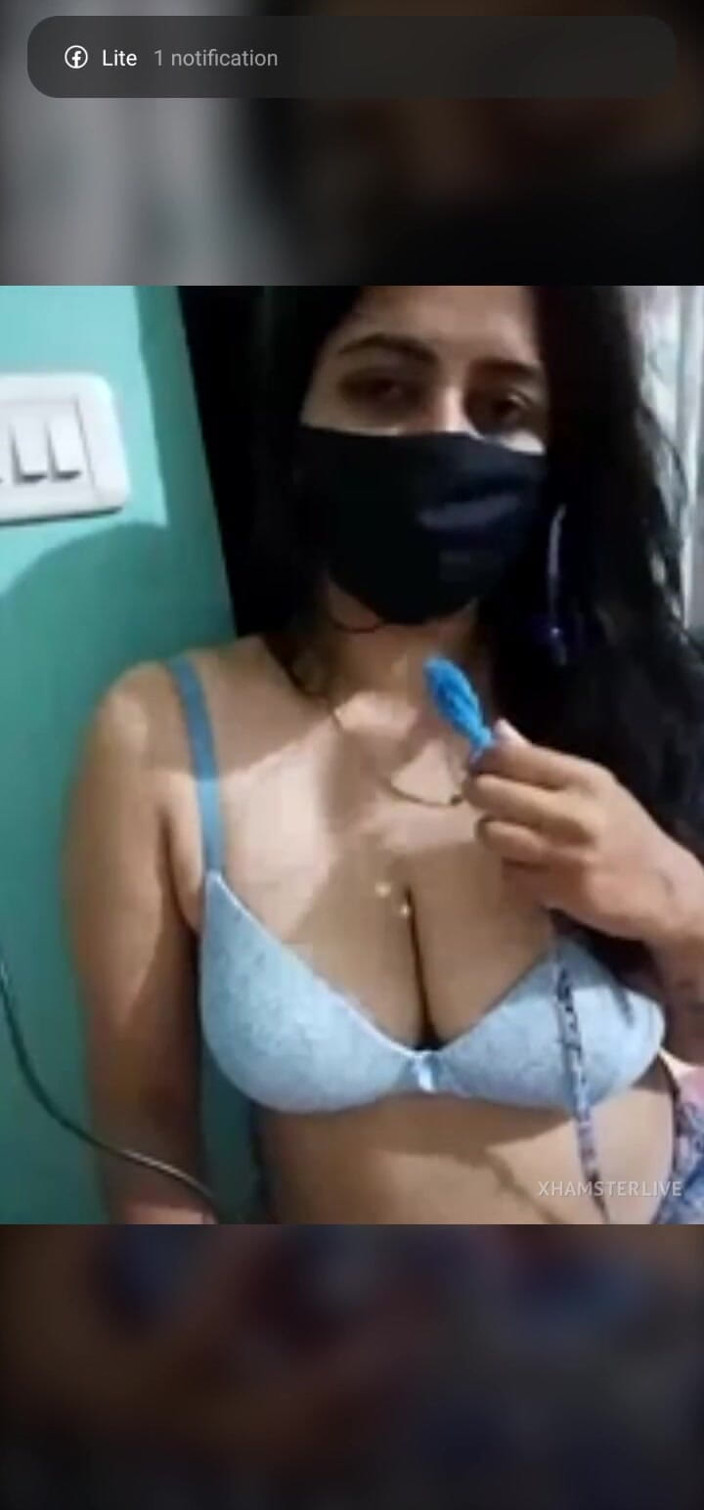 Indiandesiriya: Hot Desi MILF Doing Live Show Boobs Pressing