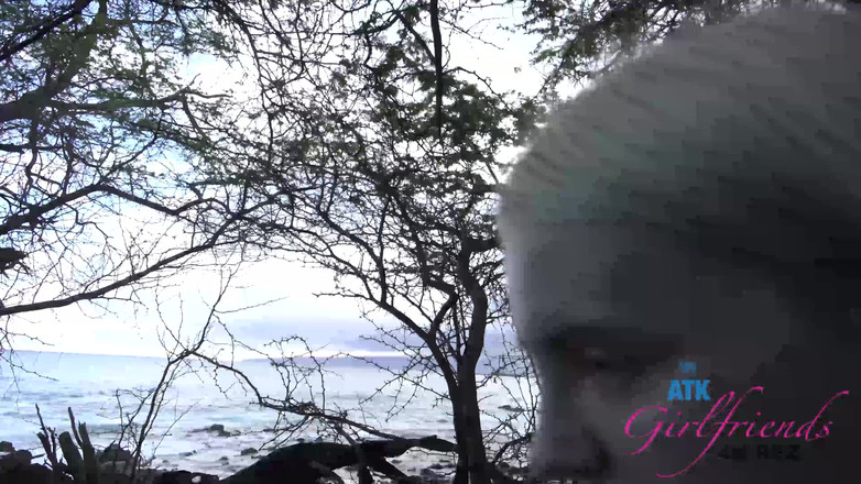 ATK Girlfriends: Kate kencing di luar ruangan untukmu