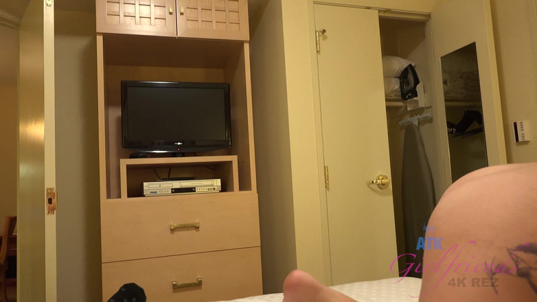 ATK Girlfriends: Alexis WOW eres tú con su entrada sexy con una...