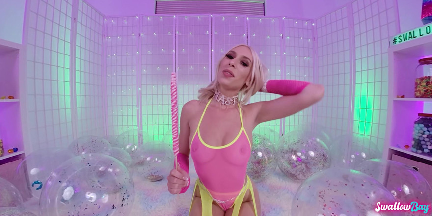 Swallowbay 2D: Quente barbie menina Kay adorável se masturbando e chupando pau
