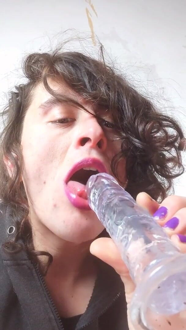 Sara B: Dildo blowjob Sara Nb