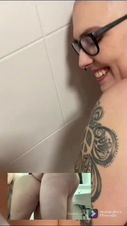 Rebecca Curves: 레베카 커브가 소변 관장