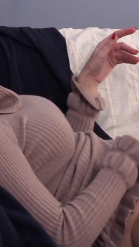 Schöne Reife MILF Raika Masturbiert, Bis Sie Kommt