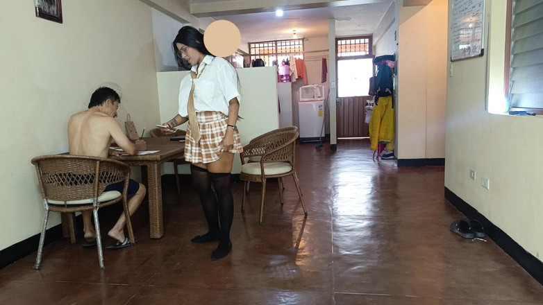 Lady: Oh Fa male! Una piccola e innocente ragazza in uniforme...