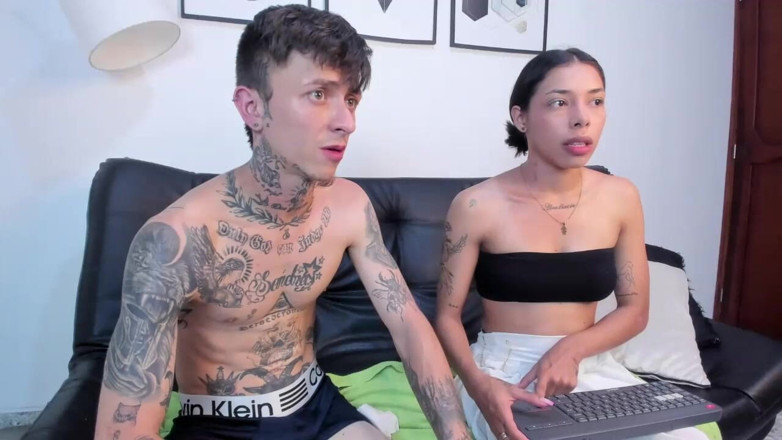 Megan and Max: 我的室友想要和我一起玩弄，以让他的头脑从工作麻烦中解脱。