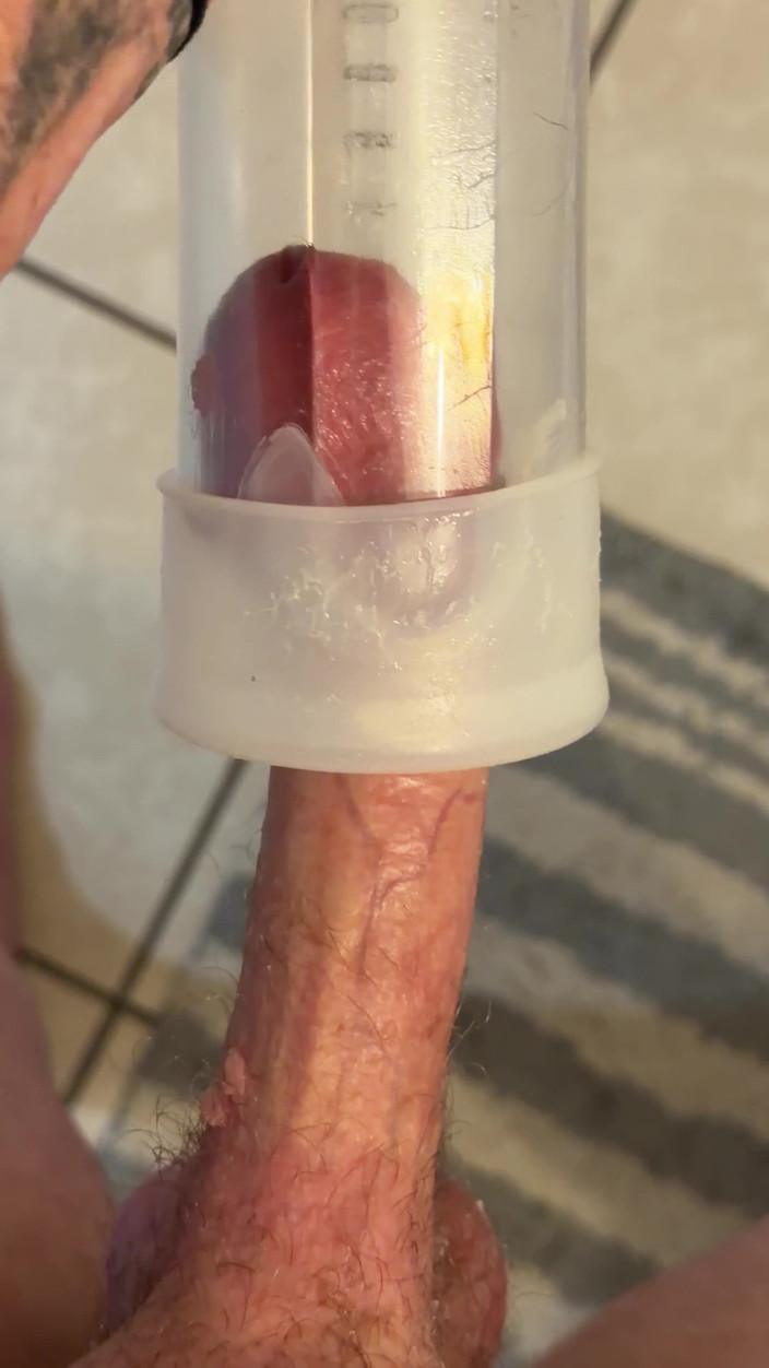 Cox Cummin: Pumping up Penis