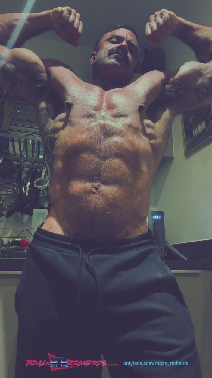 Rogan Richards: Protahování svalů v kuchyni s Roganem