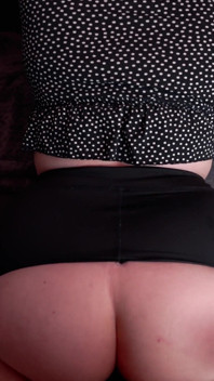 Stepmom gets her leggings ripped and roughly fucked