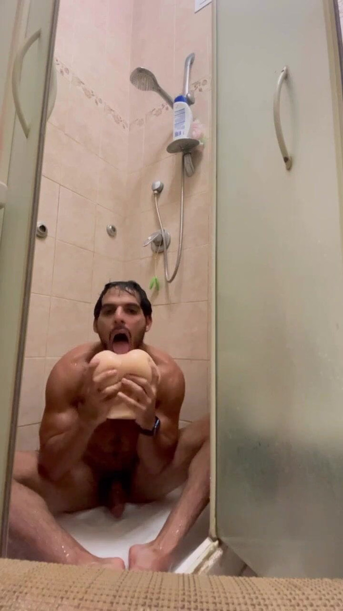 Grayalpha: Malá panenka ve sprše