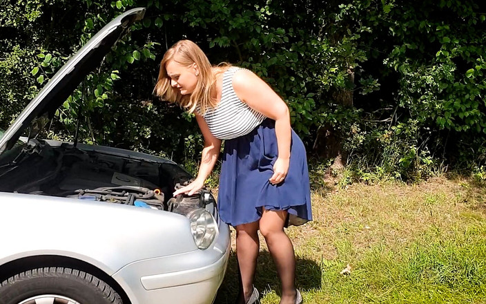 Cheating Cumsluts: कंडोम हटाई गई जर्मन रंडी का इस्तेमाल किया और जब उसकी कार टूट गई तो बिना कंडोम चुदाई की गई