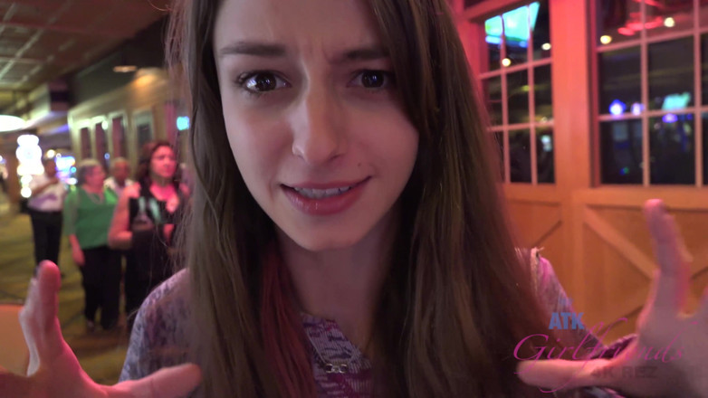 ATK Fans (Girlfriends): Vacanță virtuală în Las Vegas cu Willow Hayes 1/3