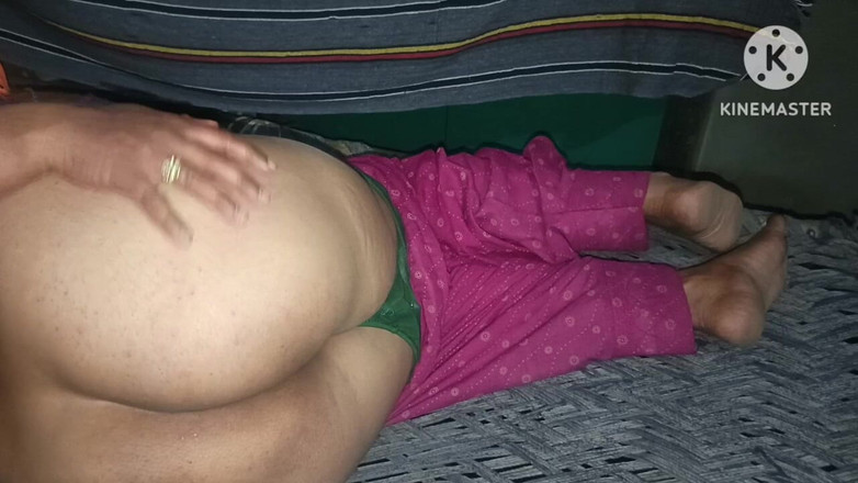 Savita5343: 印度热辣少女的紧致户外粗暴性爱视频，德西农村少女户外硬XXX视频